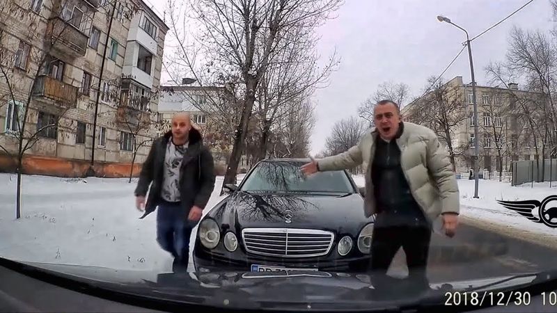 НЕ НА ТОГО НАРВАЛИСЬ 432