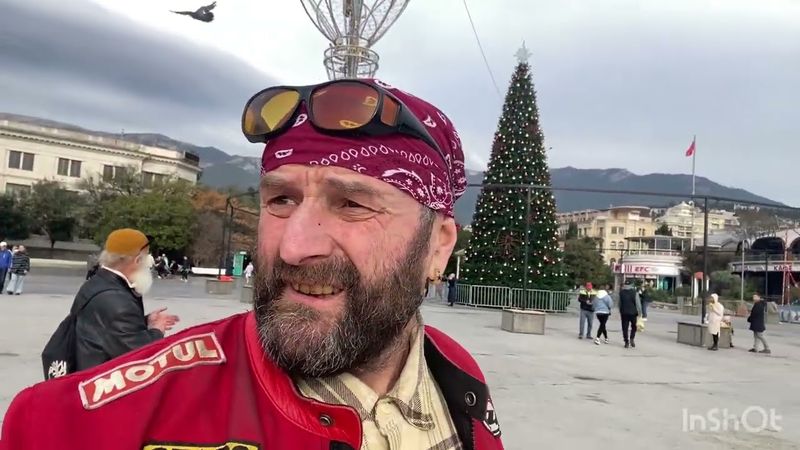 Гуляем с другом по зимней Ялте:)