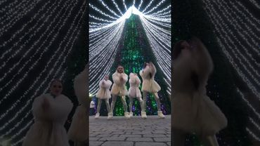 под новый год мне дед мороз, подарочек принес