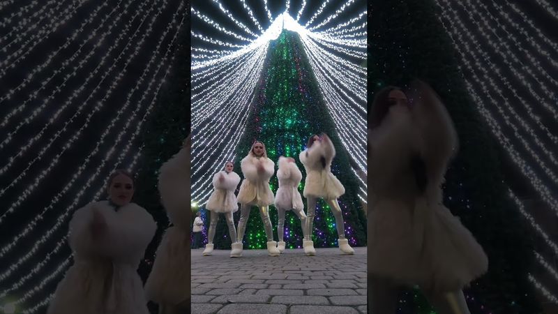 под новый год мне дед мороз, подарочек принес