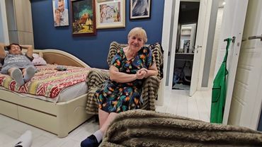 МАМА НАКОРМИЛА ЗАСТАВЛЯЮ