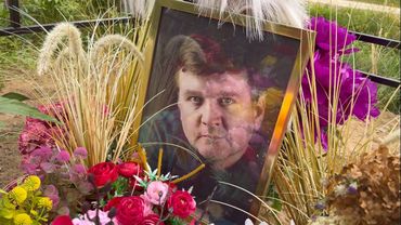 ДО ПОСЛЕДНЕГО ВЕРИЛ ЧТО СМОЖЕТ ВЫКАРАБКАТЬСЯ … МОГИЛА АКТЁРА РОМАНА МАДЯНОВА СПУСТЯ ГОД … МАЛАХОВО