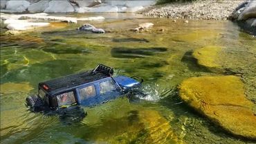 TRACTION HOBBY 1/8 Founder Jeep Pond Crossing Adventure