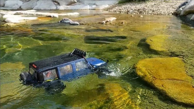 TRACTION HOBBY 1/8 Founder Jeep Pond Crossing Adventure