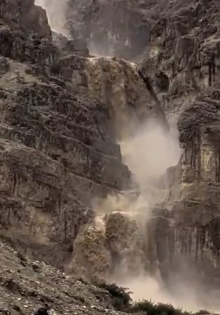 תיעוד מרהיב מדבר יהודה: זרימת שיא בנחל קומראן בעקבות הסערה ❤️💦