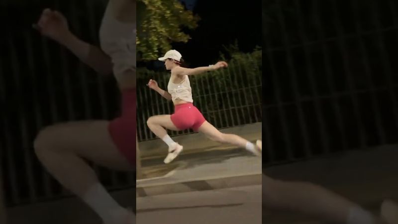 새벽에 이미 12km를 걸어서 이동했습니다. 57분 동안 집중해서 달리는 동안 심박수는 분당 148회로 일정하게 유지되었습니다. #runner #running