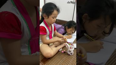 Vẽ Tranh Mà 2 Chị Em Cứ Nằm Vẽ Thôi #shorts