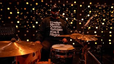 Khruangbin - White Gloves ii (Live on KEXP)