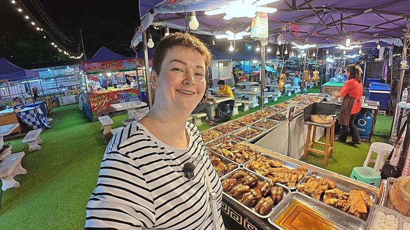 ДИКАЯ еда на ОБЖОРНОМ рынке в Паттайе! Купили НЕОБЫЧНЫЕ вкусности в Таиланде! ШТОРМ на море. Влог