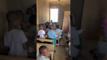 موهبة أطفال مدارس تحفيظ و تعليم القرآن في أفريقيا و إبداع في محاكاة أداء الشيخ محمود خليل الحصري