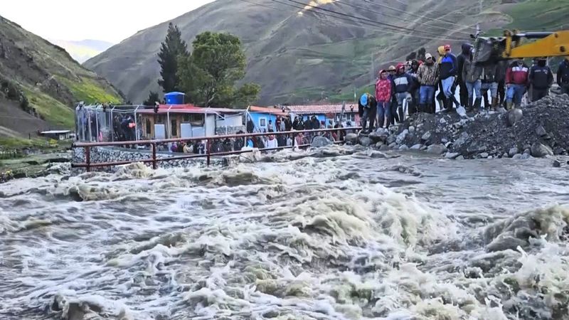 В Венесуэле разлившаяся река разрушила дома