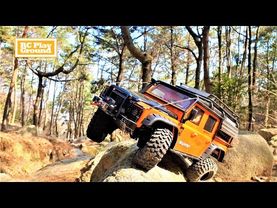 RC Car Traxxas TRX4 D110 Defender Rock Climbing Action