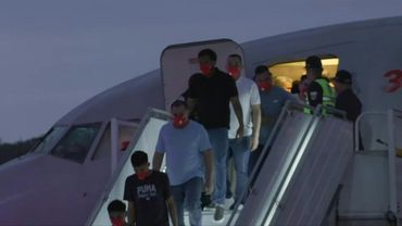 Plan lands in Venezuela with migrants freed by El Salvador | AFP