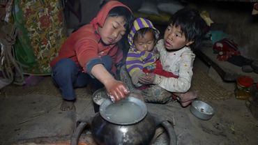 Cooking food of rice by using primitive technology || Happy family videos EP 119 || Village life