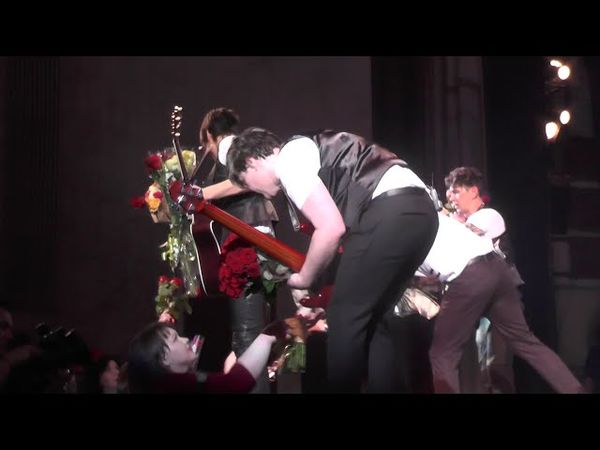 Группа НА-НА в КЦ "Москвич" 16.03.2018 задарили цветы