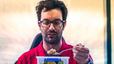 ВОНЮЧАЯ ЕДА НА РАБОТЕ