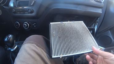 Замена салонного фильтра Kia Rio 3