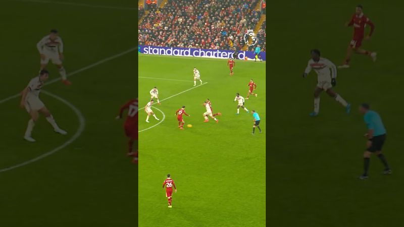 Gravenberch Breezes Past Mainoo! 🔥