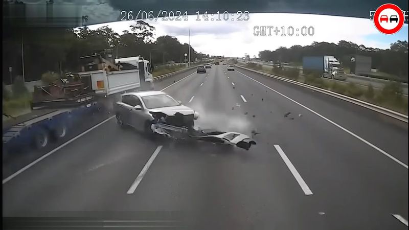 Страшные происшествия на трассах мира. Сборник аварий и ДТП. Дураки и дороги.