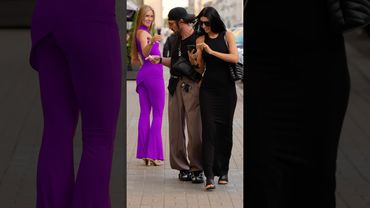 That crazy woman found us again• Снова эта сумасшедшая нас нашла•