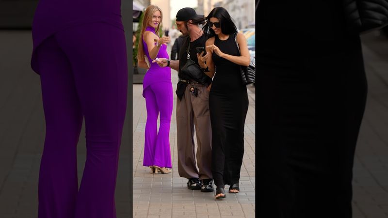 That crazy woman found us again• Снова эта сумасшедшая нас нашла•