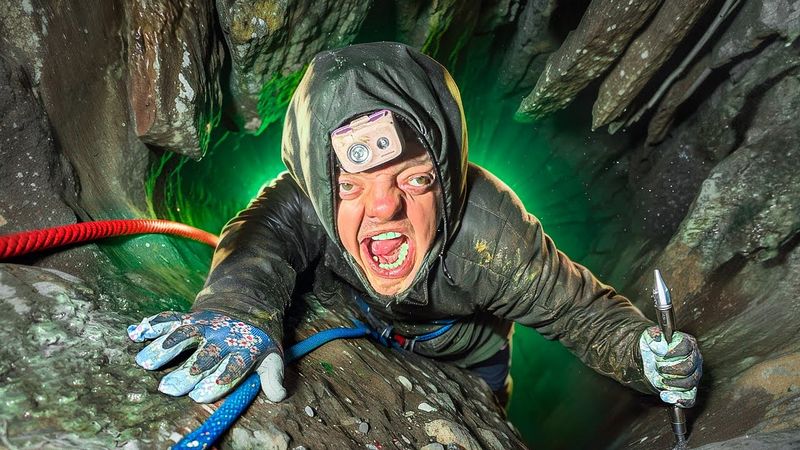 ПОМОГИТЕ ! СУПЕР СУС ЗАСТРЯЛ в ШАХТЕ !