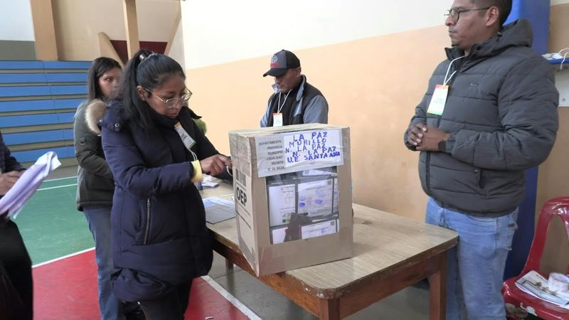 Polling stations close in La Paz for Bolivian general election | AFP