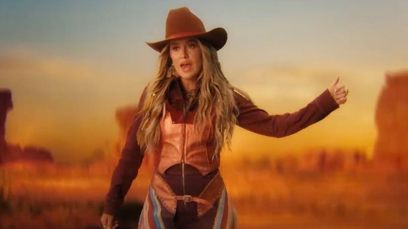 Lainey Wilson - Somewhere Over Laredo (Official Music Video)