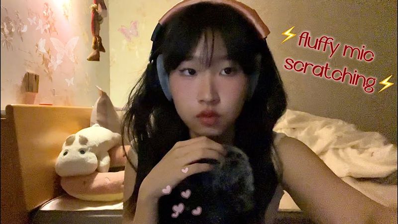 my first ASMR video!!30 minutes of fluffy mic scratching