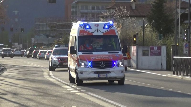 Croce Bianca Bolzano + Automedica Croce Rossa Bolzano in sirena