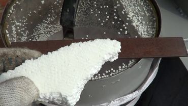 Моя самодельная дробилка пенопласта в работе. Ролик -1