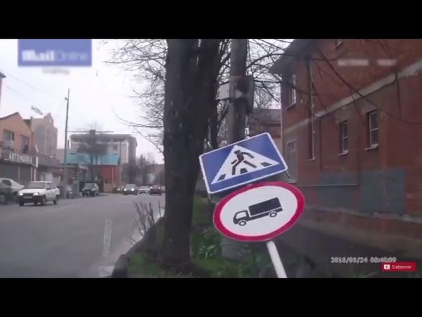 Дтп. Дорожным знаком по голове.