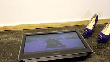 Toshiba Tv Crush in bare feet and Suede Platform High Heels (Teaser)