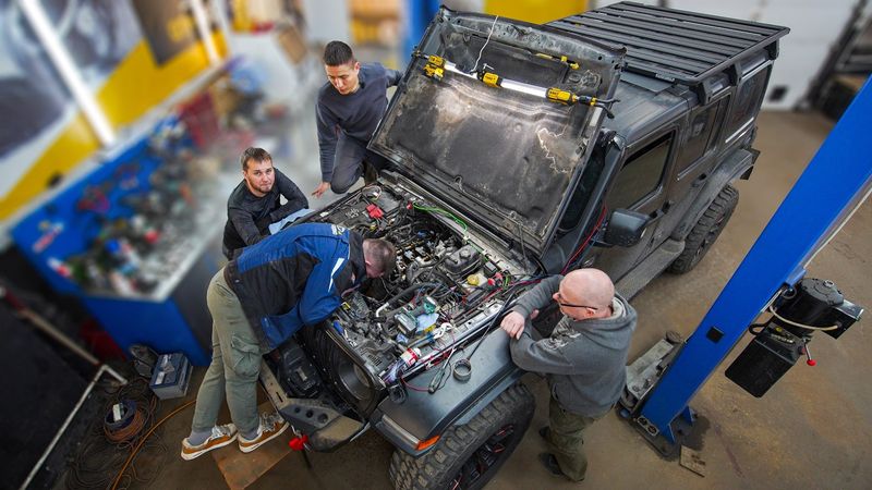 Лезем в мотор Jeep! Это конец…