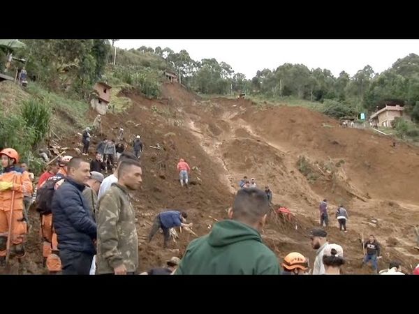В Колумбии оползень завалил дома