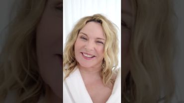 🎬👙🤍 American GRANNY MILF actress KIM CATTRALL in white
