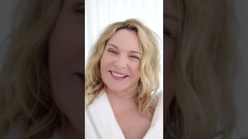🎬👙🤍 American GRANNY MILF actress KIM CATTRALL in white