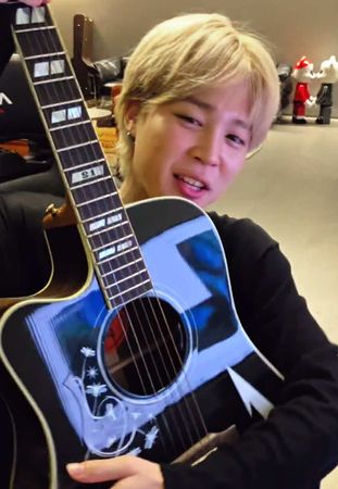 ✨Jimin Weverse Live after Jin’s Concert ~ Jimin Plays the Guitar Live...