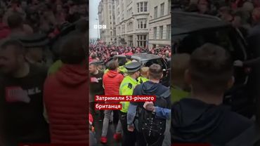 У Ліверпулі машина вʼїхала в натовп футбольних фанатів #shorts #liverpool