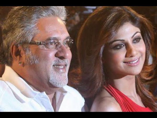 विजय माल्या और शिल्पा शेट्टी ने टोयोटा फॉर्मूला 1 रेप्लिका कार लॉन्च पर शैंपेन पी