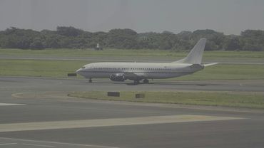 Planes transporting migrants jailed in El Salvador head to Venezuela | AFP