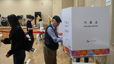 South Koreans cast early votes in election triggered by martial law | AFP