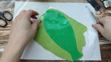 Лепим листья