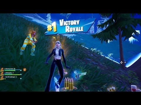 ASMR eating lots of Doritos (looped) with Fortnite Gameplay