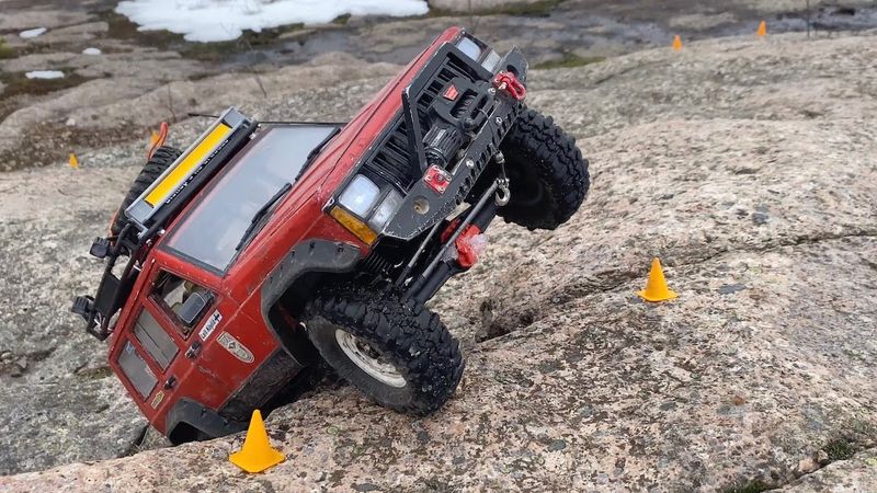 RC Jeep Cherokee XJ Rock Crawling  Axial SCX10ii - Proline 1.9 TSL SX super swampers