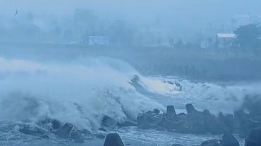 High waves near Taiwan's Taitung as Typhoon Podul hits | AFP