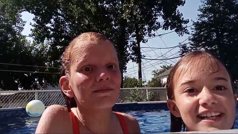 Vlogue piscine with Michelle