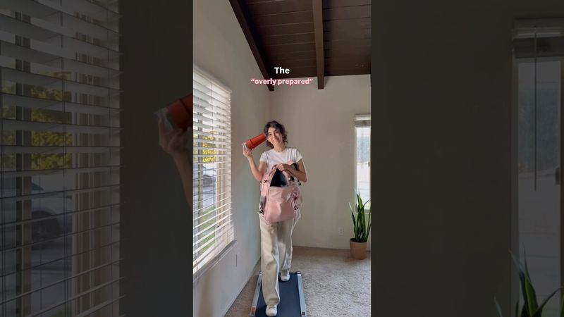 Types of girls at school and their walks! Which one are you?😁#funnyrelatable #walkingvideo #girls