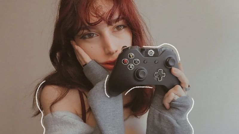 ᯓ Cerquita tuyo mientras juego ASMR ʚ | sonido de mando, susurros, mouth sounds, y más!