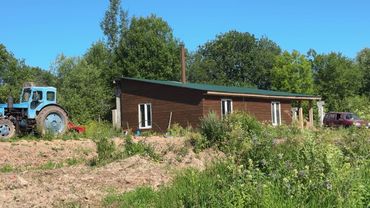 WE BUILD A FRAME HOUSE ON A BERRY FARM! We took away the TRAPS IN THE TAIGA